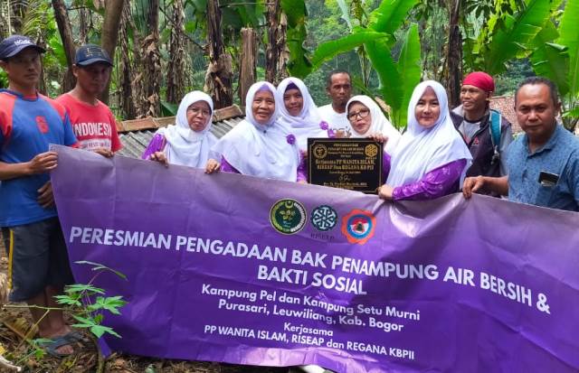  Bantu Korban Bencana di Bogor, Wanita Islam Bangun Penampungan Air Bersih