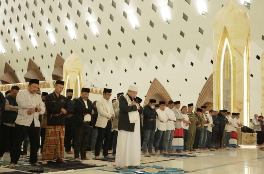  Subuh Berjamaah Perdana di Masjid Raya Al Jabbar, Pesan Ridwan Kamil: Makmurkan Masjid