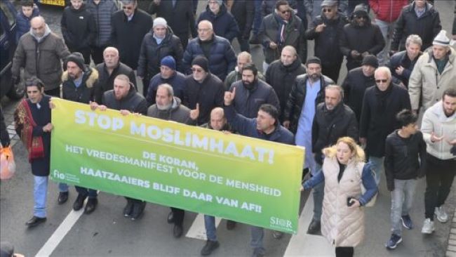  Umat Muslim di Belanda Tolak Islamofobia
