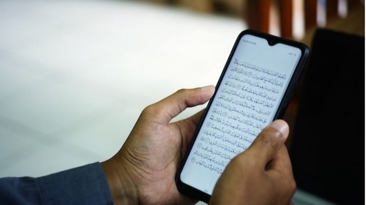  Muslim Uighur Dicap Ekstremis Hanya karena Punya Aplikasi Al-Qur’an di Ponselnya