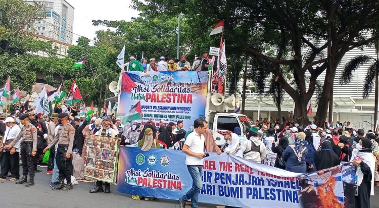  Aksi Bela Palestina Digelar di Depan Kedubes AS