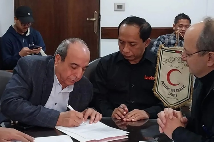  Muhammadiyah Serahkan Bantuan Alat Kejut Jantung ke Rumah Sakit Palestina