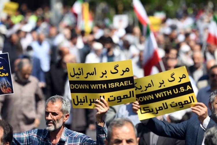  Dukung Serangan Balasan ke Israel, Warga Iran Gelar Aksi Unjuk Rasa di Teheran