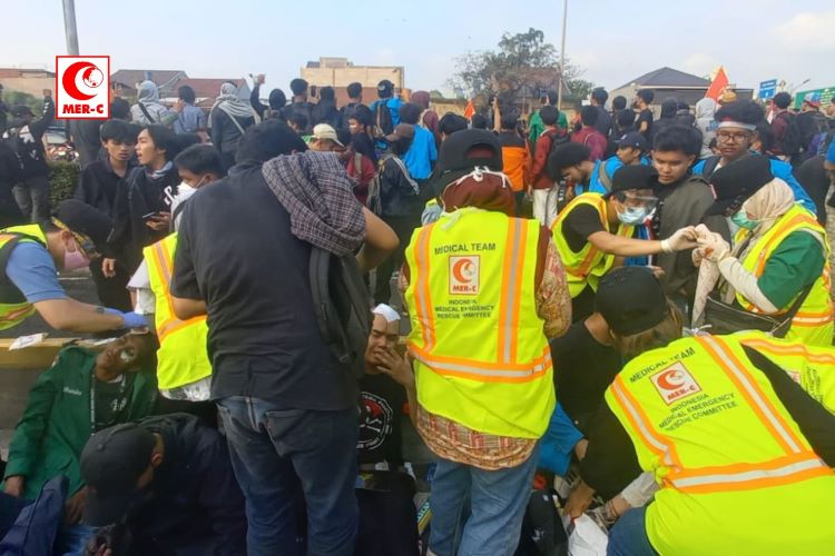  MER-C Siagakan Ambulans dan Tim Medis di Aksi Kawal Putusan MK