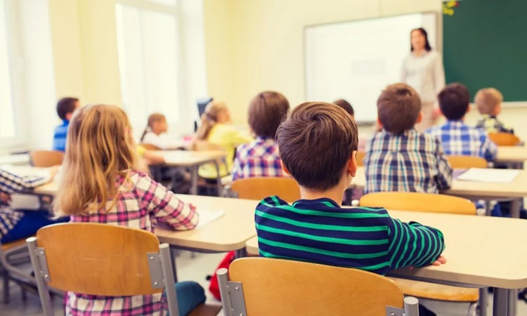  Prancis Akan Larang Penggunaan Ponsel di Sekolah