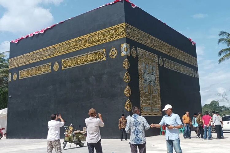  Unik, Baru Diresmikan Surau Berbentuk Mirip Ka’bah di Agam