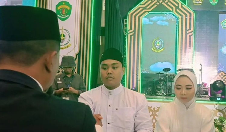  Enam Pasangan Menikah di Arena MTQ Nasional XXX di Samarinda
