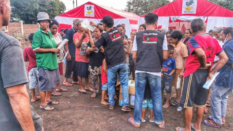  WMI Bagikan Ribuan Masker untuk Penyitas Erupsi Gunung Lewotobi Laki-Laki