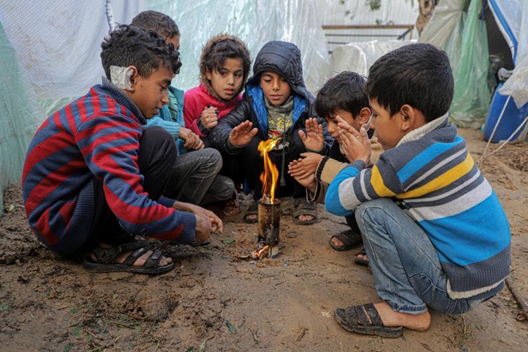  Musim Dingin Tiba, UNRWA: Anak-Anak Gaza Bisa Meninggal karena Kedinginan