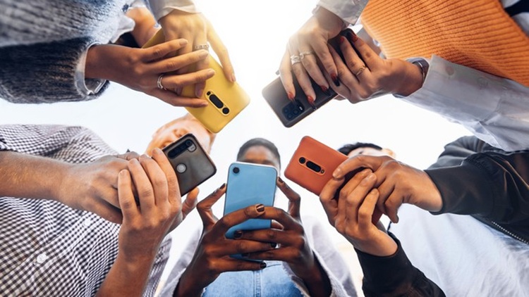  Tantangan Umat di Era Digital: Media Sosial Mengaburkan Batas Moral