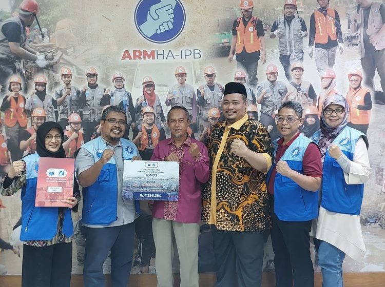  Unit Wakaf dan Dana Sosial IPB Bantu Donasi untuk Penyintas Sukabumi