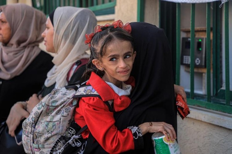  Tangis Ibu-Ibu di Gaza Lepas Anaknya Berobat ke LN Sendiri, “Seolah Jiwa Saya Direnggut dari Tubuh Saya”