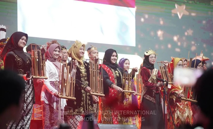 Siswi SMA Islam Al Azhar 4 Bekasi Raih Honourable Mention AYIMUN ke-16