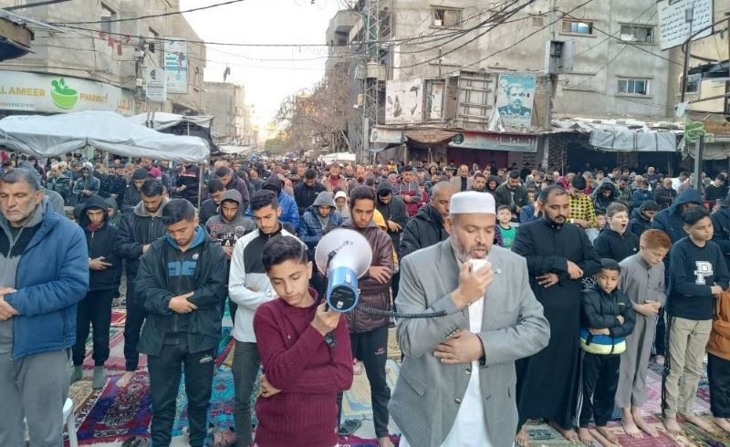  Warga Gaza Salat Idulfitri di Atas Reruntuhan