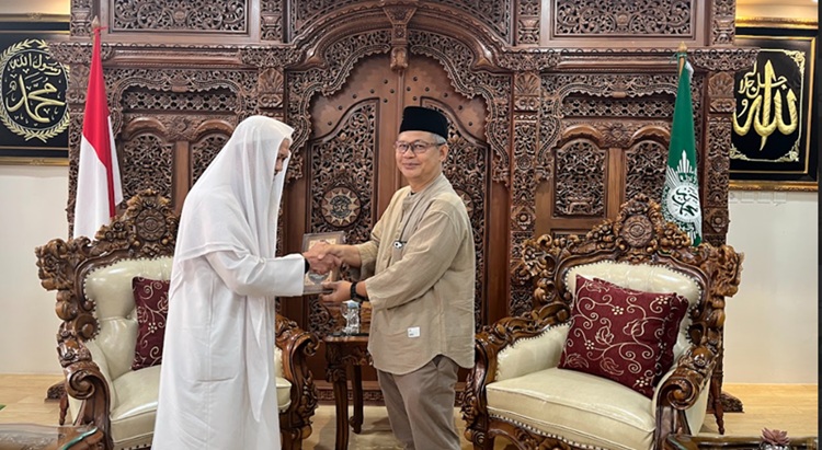  Lajnah Khairiyah Musytarakah Serahkan Wakaf Dua Ribu Mushaf Al-Qur’an ke Muhammadiyah