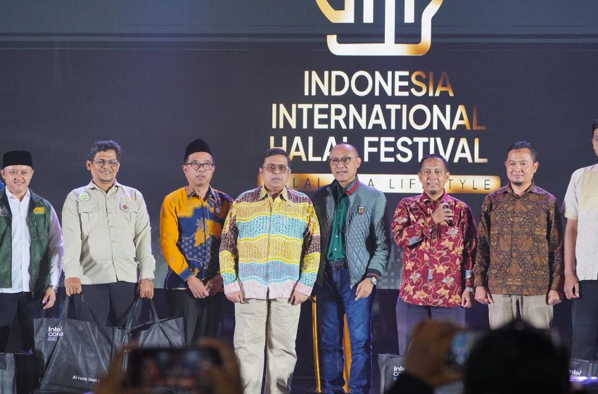  BPJPH Berikan Penghargaan bagi Kinerja Terbaik Layanan Halal selama IIHF 2025