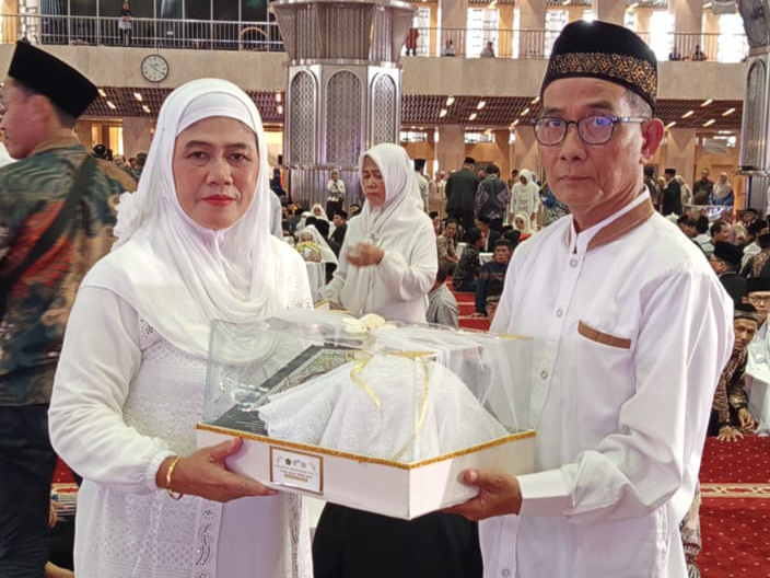  Usia Tak Halangi Cinta, Pasangan Ini Jadi Peserta Tertua dalam Gelaran Nikah Massal Kemenag