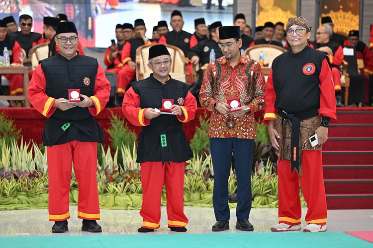  Menteri Mu’ti Diangkat sebagai Pendekar Kehormatan Tapak Suci
