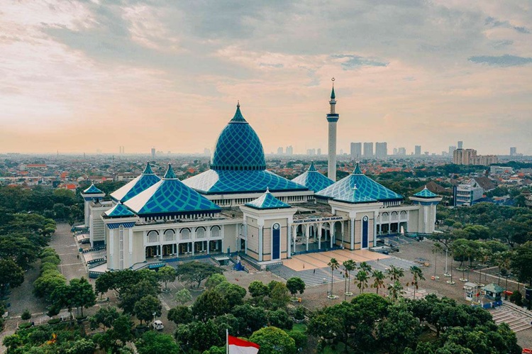  Kunjungi Masjid Al-Akbar Surabaya, Mahasiswa Asing: Ternyata Masjid Tidak Hanya Tempat Ibadah