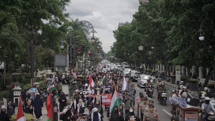  Ratusan Massa ABABIL di Bandung Gelar Aksi Solidaritas untuk Palestina dan Sudan