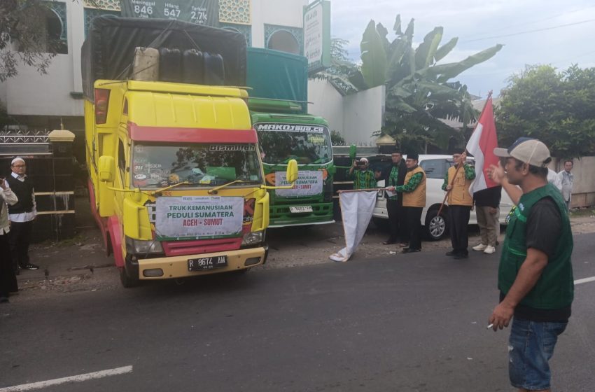  Ikadi Lepas Dua Truk Bantuan Kemanusiaan untuk Korban Bencana Sumatra