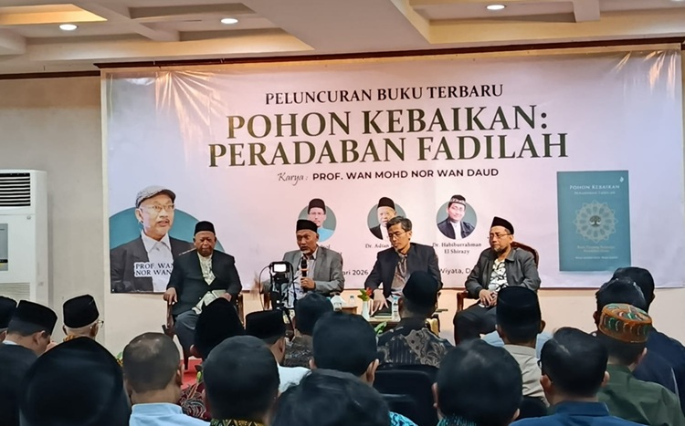  Profesor Wan Mohd Nor Wan Daud Luncurkan Buku Puisi ‘Pohon Kebaikan Peradaban Fadilah’