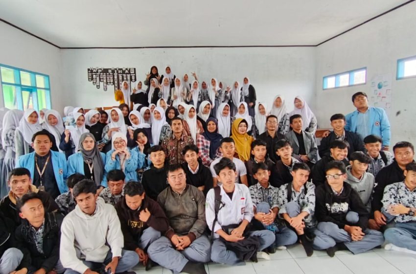  Dosen KPI Unisba Ajarkan Remaja Desa Wisata Lebak Muncang “Jinakkan” Gadget Lewat Adab Islam