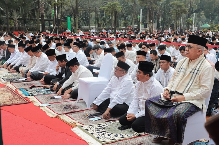  Pemprov DKI Gelar Salat Idulfitri di Halaman Balaikota, KH Ma’ruf Amin Jadi Khatib