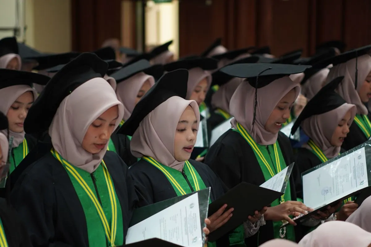  55 Santri Dayah Insan Qur’ani Aceh Lulus dengan Hafalan 30 Juz Al-Qur’an