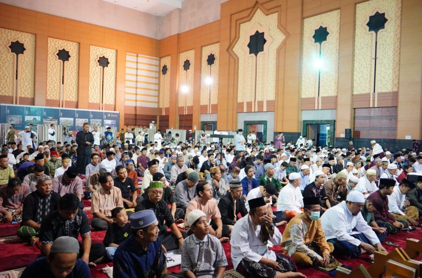  Ribuan Jamaah Khidmat Shalat Idul Adha di Masjid Raya JIC