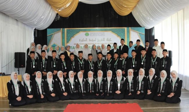  Wisuda 31 Santri Ponpes Riyadhul Huda, Momen Haru di Citapen Bogor