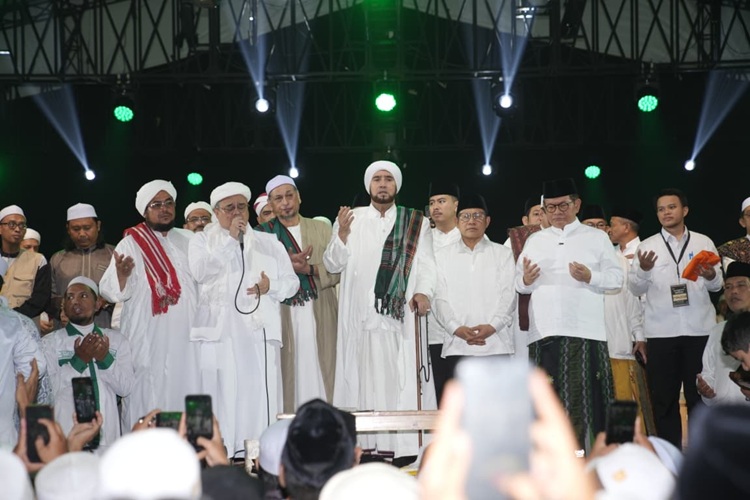  Hadiri Haul Akbar, Gubernur Pramono: Ulama dan Habaib Betawi Adalah Perekat Persatuan Jakarta