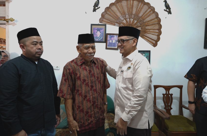  Menhaj Sampaikan Salam Presiden Prabowo kepada Keluarga dr Fitri
