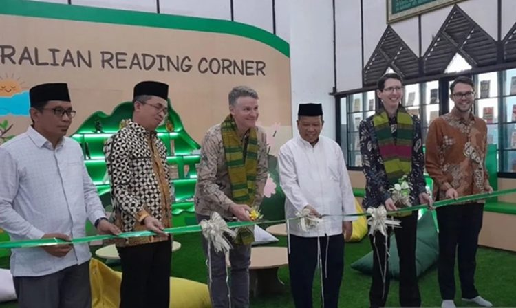  Perkuat Literasi Umat, Australia Resmikan Pojok Baca Kedua di Masjid Al-Markaz Makassar