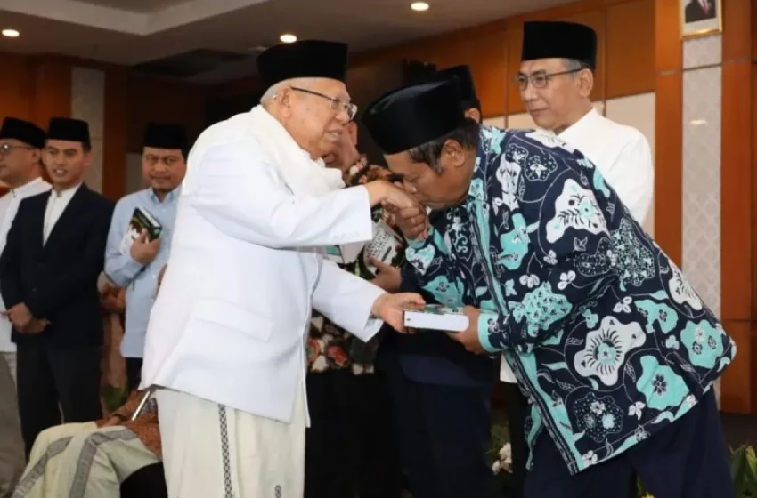  Peluncuran Buku Kiai Ma’ruf Amin Jadi Panggung Pertemuan Para Bakal Caketum PBNU