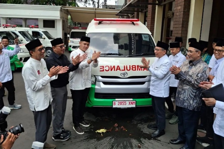 Yanmu Serahkan 11 Ambulans dan 1.000 Mushaf Al-Qur’an ke PBNU untuk Wilayah Pelosok