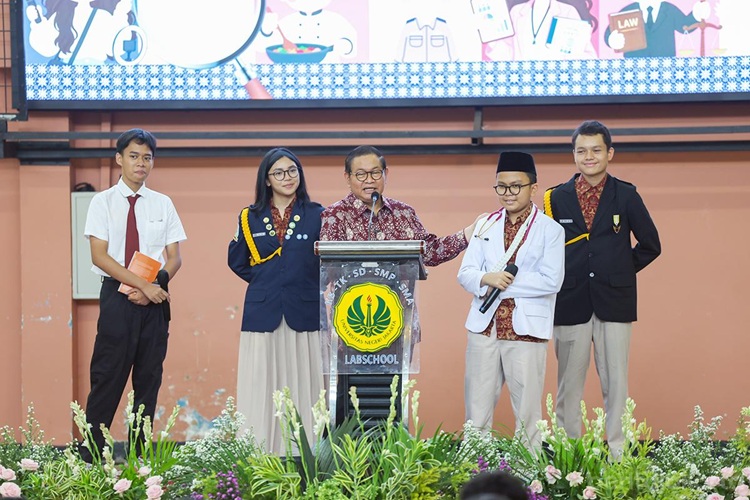  Gubernur Pramono Motivasi Siswa SMP Labschool untuk Raih Cita-Cita