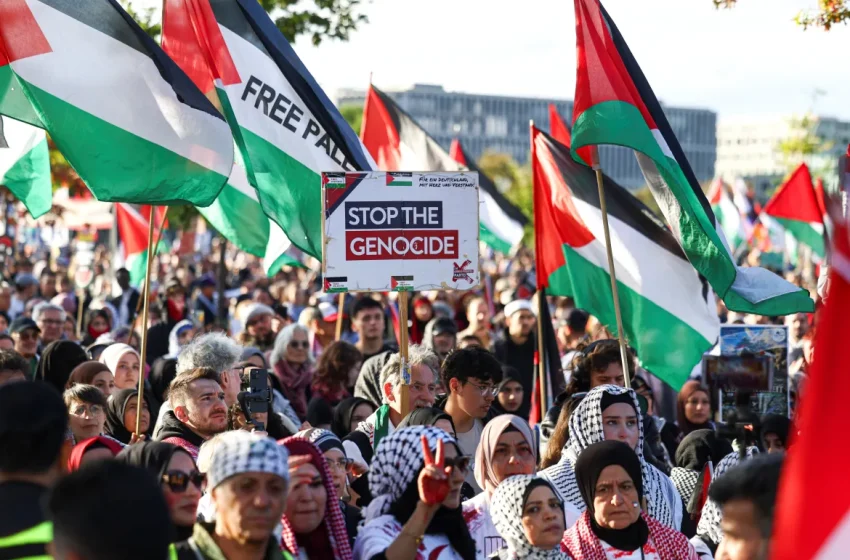  Bersama Greta Thunberg, Unjuk Rasa di Jerman Desak Embargo Senjata untuk Israel
