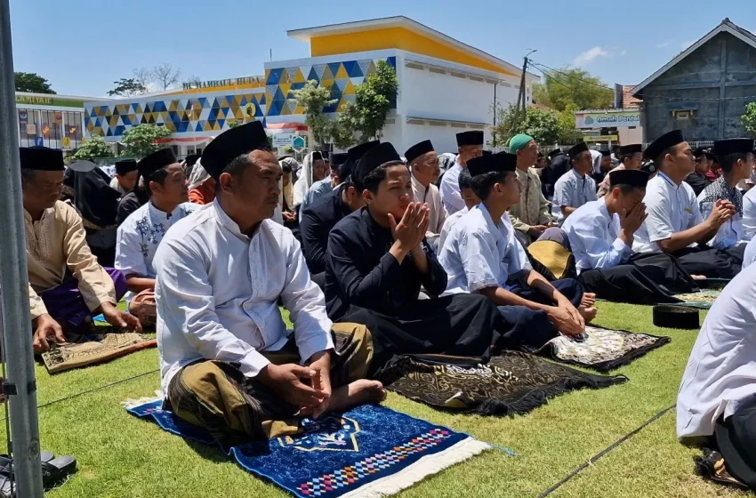 Kemarau Panjang, Ribuan Santri Ponorogo Gelar Salat Istisqa